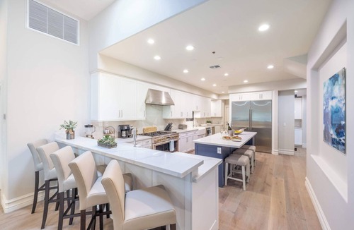 Central Scottsdale House | HÓZHÓ Shea: Bowling Alley, Theatre & Pool