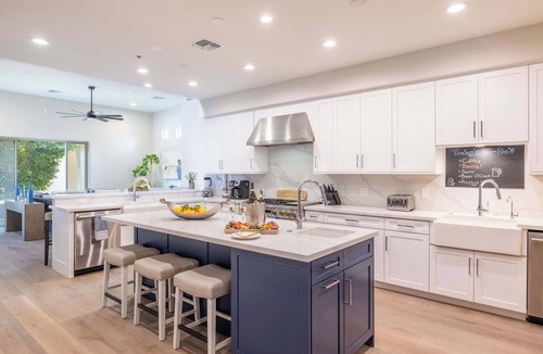 Central Scottsdale House | HÓZHÓ Shea: Bowling Alley, Theatre & Pool