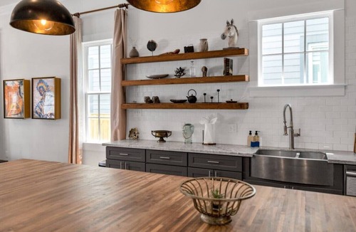Saint Thomas Development House | Huge 5BR w/Pool - Walk to Magazine St & Parades