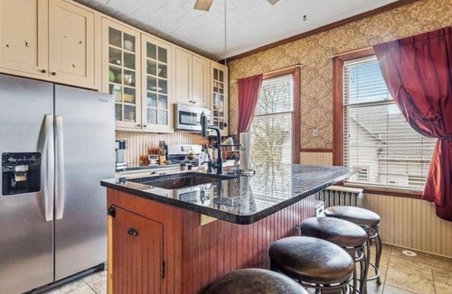Dubuque House | Huge 6-bedroom Dutch Colonial Mansion in tranquil Dubuque Historic Neighborhood!