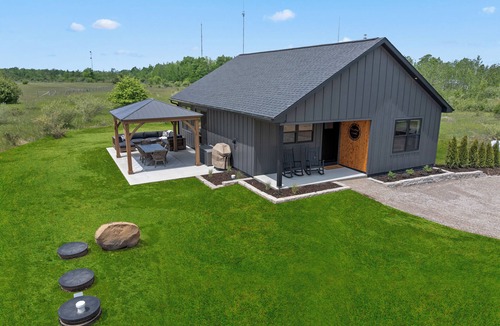 Ellison Bay House | Humbug Abode - located on beautiful 5 acres, minutes drive to Sister Bay