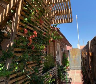 Sunrise Manor House | Hummingbird's Retreat-One bedroom-private bath-private entry door