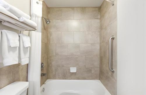 New Iberia Hotel | Iberia House & Suites