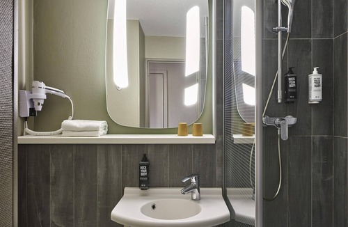 Emerainville Hotel | ibis Marne La Vallee Emerainville
