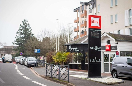 Le Port sous la Lune Hotel | ibis Nogent Sur Marne RÉNOVÉ EN 2025