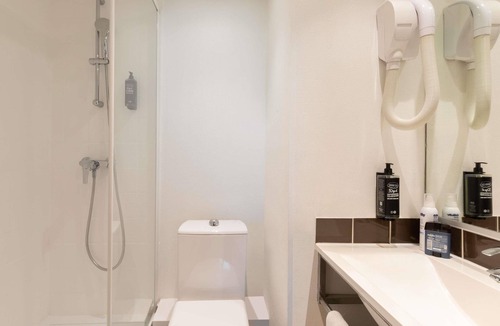 Charonne Hotel | ibis Paris Porte De Montreuil