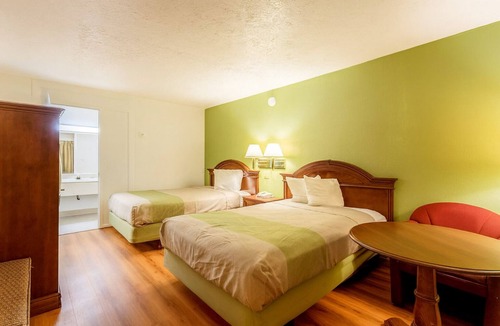 Edgewood Hotel | Ideal Room for Budget Travelers w/Convenient Location - 4 Units