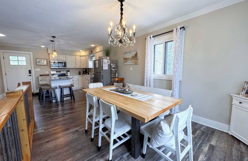 Hazelhurst House | Iggy & Al's Treehouse: Northwoods Getaway