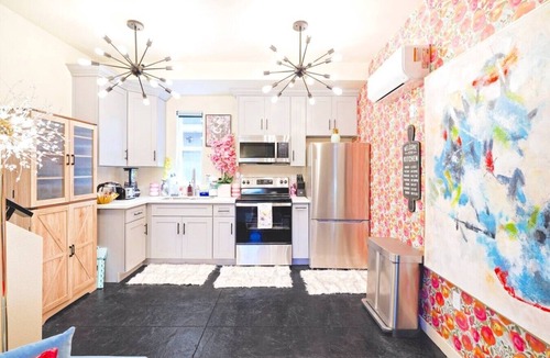 North Hills East House | II. Chic 4BR Home by Universal + Patio: Fifa SoFi
