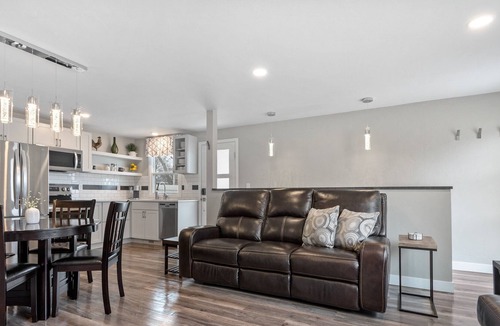 Green Bay House | Imagine this Lambeau View every morning! 1214