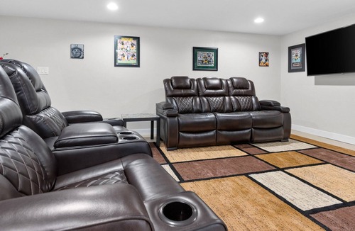 Green Bay House | Imagine this Lambeau View every morning! 1214