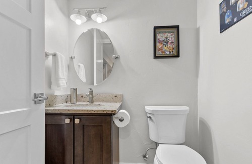 Green Bay House | Imagine this Lambeau View every morning! 1214