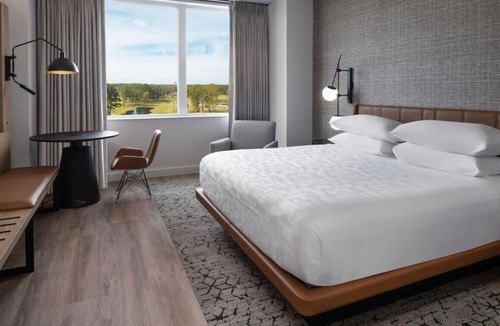 Flowood House | Impressive Cozy Room for Work and Pleasure