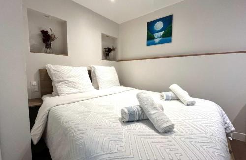 Saint-Germain-en-Laye Apartment | In The Heart Of The City - Cosy Studio - Close to RER