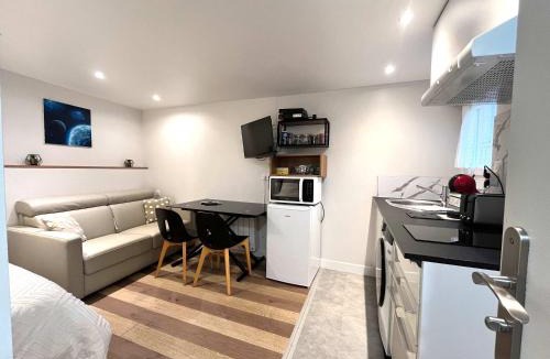 Saint-Germain-en-Laye Apartment | In The Heart Of The City - Cosy Studio - Close to RER
