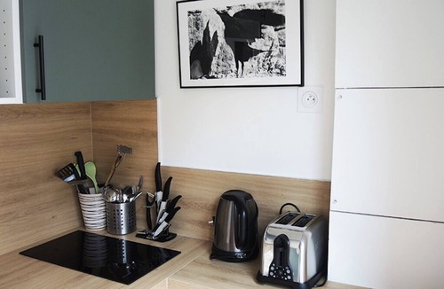 Quartier de la Goutte-d'Or Bed & Breakfast | Independent Guest Annex With Balcony