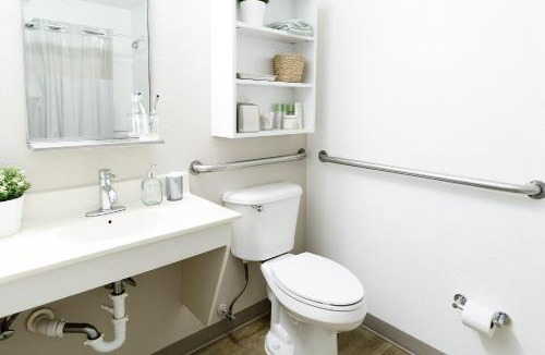 Shenandoah Hotel | InTown Suites Extended Stay Baton Rouge LA