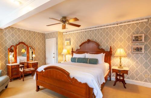 Bellevue Avenue Historic District Bed & Breakfast | Ivy Lodge
