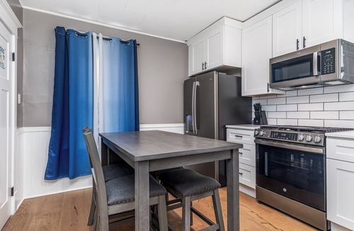 Dubuque House | Jackson Street Suites #1