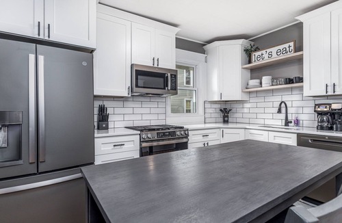 Dubuque House | Jackson Street Suites #1