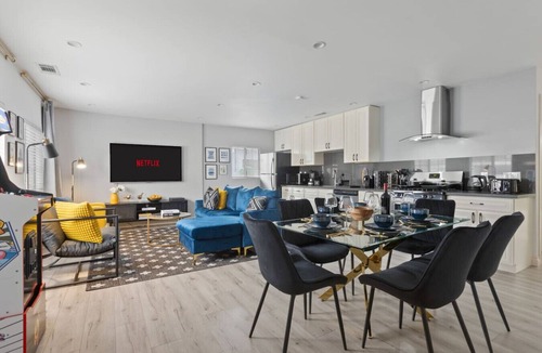 Clarkdale House | Jacuzzi, Parking, and Game Night Retreat with PS4 PacMan Darts Grill