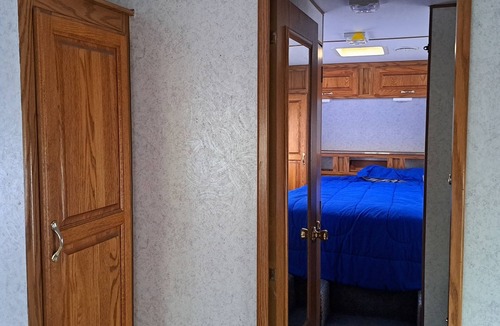 Cloquet RV Rental | Jayco 1 queen 2 doubles lots of living space AC furnace wifi 2tvs fridge stove