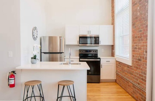 College Hill Apartment | Jennifer’s Penthouse Loft | State House City Views