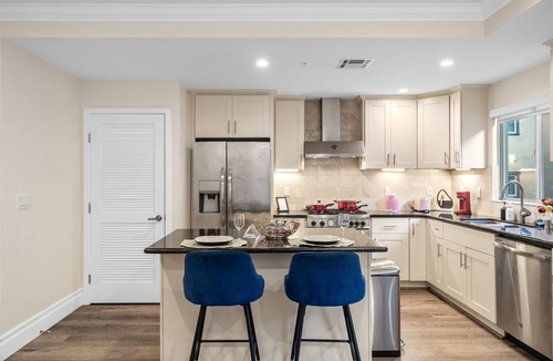 Pasadena Apartment | jie’s Pasadena Stay Ready 2BR Secure Community