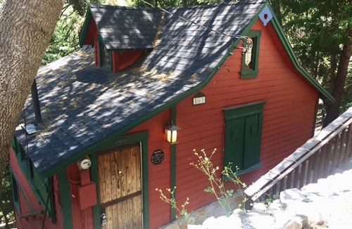 Arrowhead Villas Cabin | Jill's Enchanted Cottage - stream below, 5 min from village, pet friendly