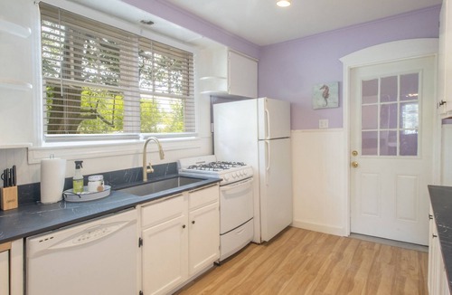 Long Beach Cottage | Jillian's Place-Beach Cottage with Hot Tub