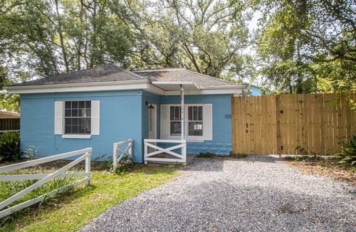 Long Beach Cottage | Jillian's Place-Beach Cottage with Hot Tub