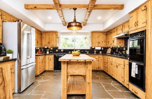 Ventura County House | Johnny Cash's Former Ranch High in the Hills 3-Day OK! Guitar Pool