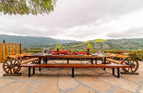 Ventura County House | Johnny Cash's Former Ranch High in the Hills 3-Day OK! Guitar Pool