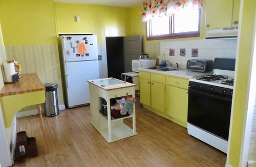 East Hillside House | Just a mile up from Lake Superior located in the middle of Duluth!