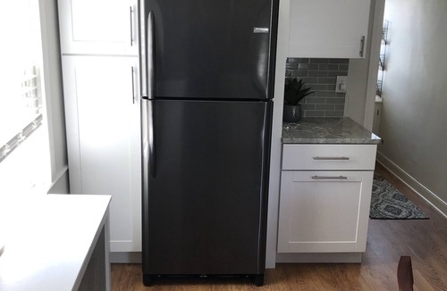 Plymouth Cultural District Apartment | Just Renovated-Spacious 3 Bedroom-Downtown Plymouth-Private-Parking-Yard & MORE