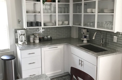 Plymouth Cultural District Apartment | Just Renovated-Spacious 3 Bedroom-Downtown Plymouth-Private-Parking-Yard & MORE