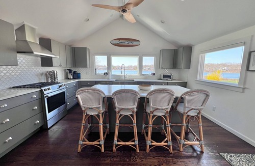 Mara Vista House | Just Renovated Waterfront Home .25 Miles To The Beach (2260)