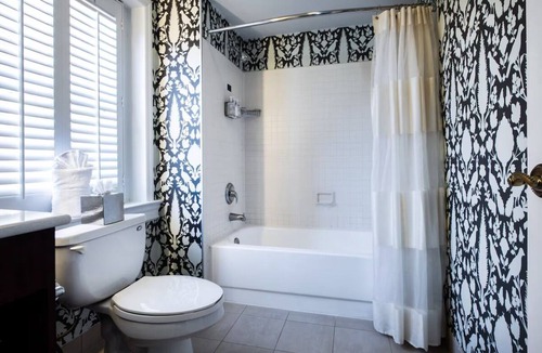 Historic District Hotel | Just Steps from Waterfront | Robert Johnson King | 0.3mi to US Naval Academy