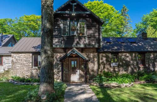 Baileys Harbor House | Kangaroo East Shore by Simple Life Rentals
