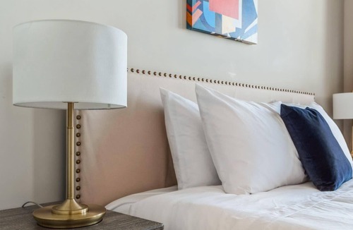 Lowry Hill East Apartment | Kasa | Cozy 1 BD + Self Check-In | Minneapolis