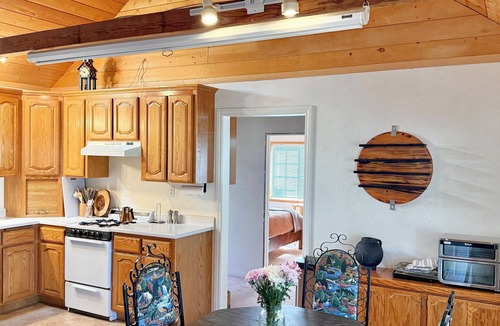 Inyokern Cabin | Kennedy Bluebird: off-grid cabin near SF Kern River