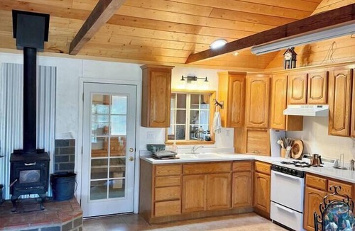 Inyokern Cabin | Kennedy Bluebird | Off-grid cabin SF Kern River