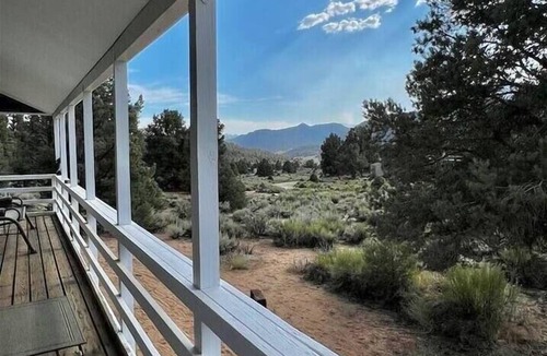 Inyokern Cabin | Kennedy Bluebird | Off-grid cabin SF Kern River