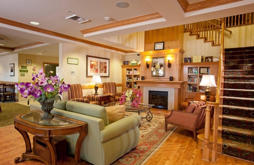 Barstow Hotel | Kick Back After Tanger Mall Shopping in This Inviting Room w/Free Breakfast