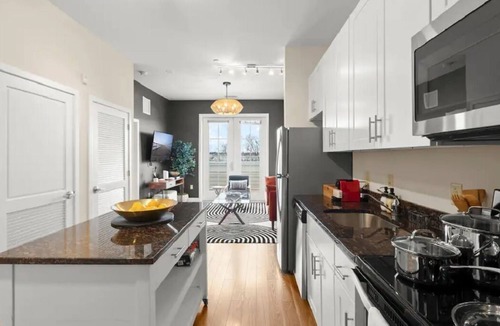 Old Town West Apartment | King Bed <> An Alluringly Cozy Suite Xcape