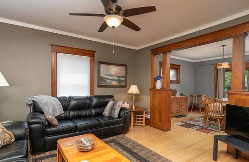 Kutzky Park House | King Bed* Next to Mayo* No Cleaning Fee