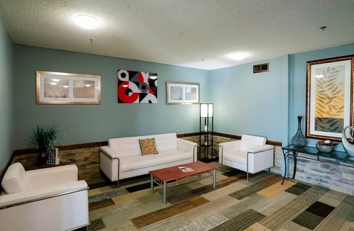 Redwood Falls Apartment | King Bed | Non smoking