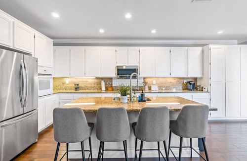 Temecula House | King Bed Temecula Getaway! Amazing Pool & Theatre