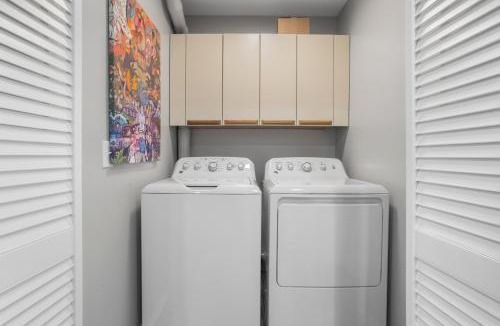 Gulfport Apartment | KING BED Well-Located Cozy Townhouse Retreat