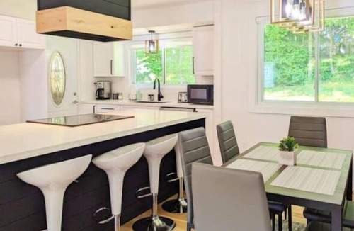 Bayridge West House | Kingston Lodge: Comfy & Cozy w/Natural Scenery